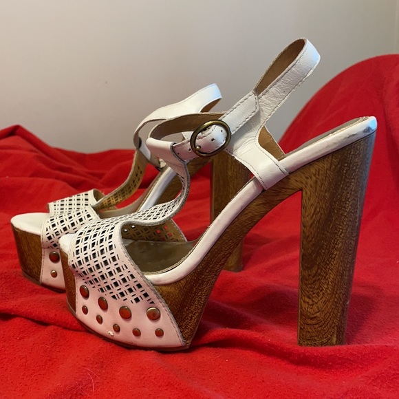 White block heel sandal type shoe 5” - Picture 2 of 6